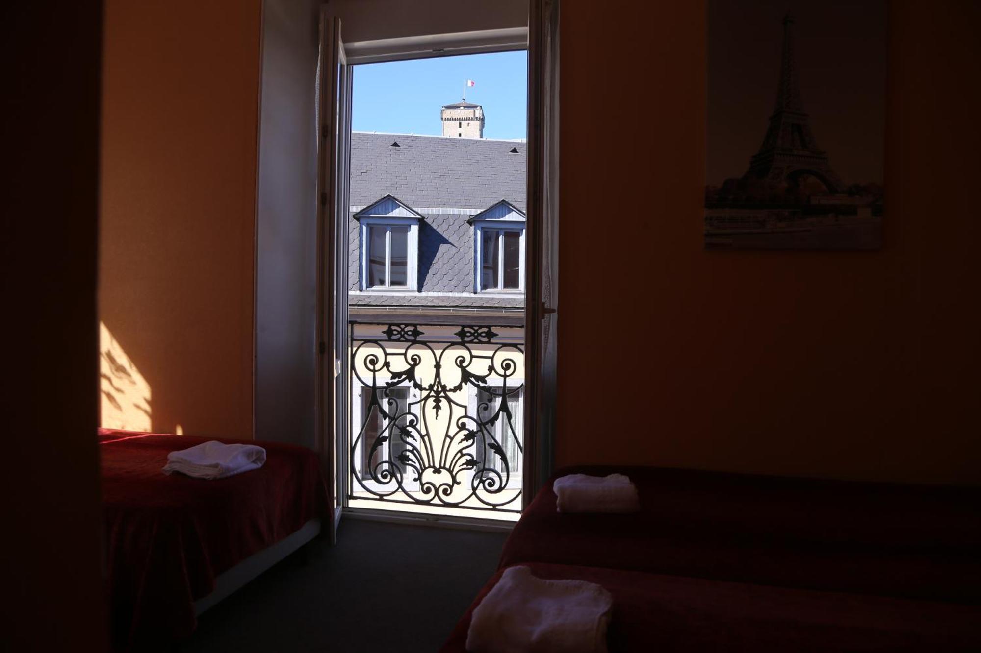Hotel Restaurant Le Parisien Lourdes Exterior foto